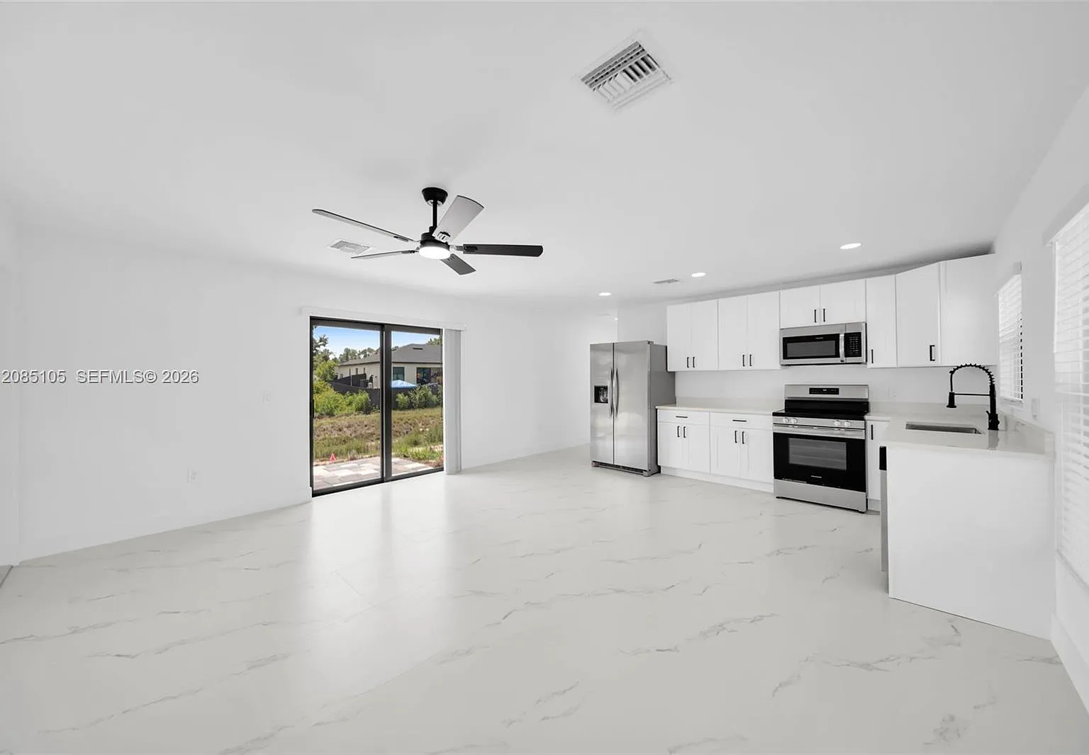 2 bed, 2.0 bath, 1026 sqft, $1,650 — Photo 3