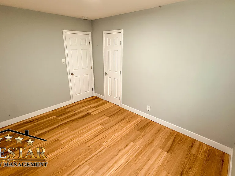 2703 Center St — Photo 11