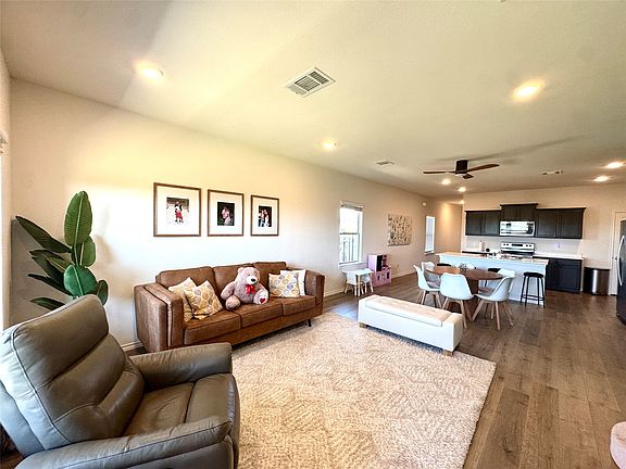 4th image of 1121 Catalina Ln
