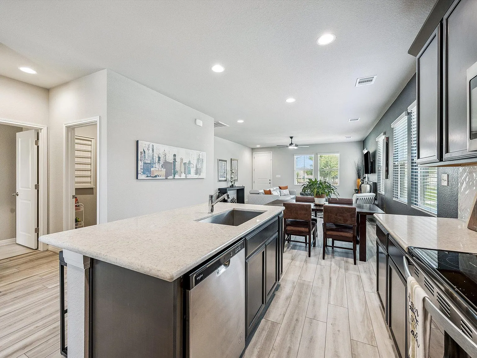 2 bed, 2.0 bath, 1326 sqft, $1,950 — Photo 4