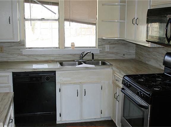 4th image of 111 Palm Ln
