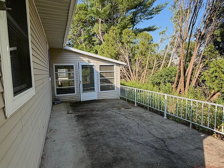 15 Saint Tropez Ct — Photo 17
