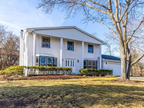 2892 Parkside Dr, Highland Park, IL 60035