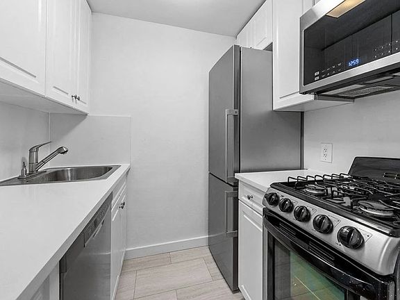 4th image of 157 Christopher St #4