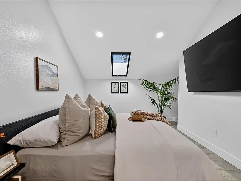 170 S Jackson St #205 — Photo 35