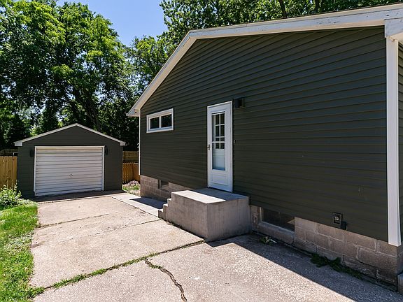 4th image of 226 33rd Ave