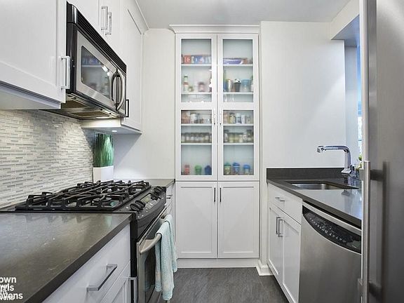 2nd image of 200 E 84th St APT 2F