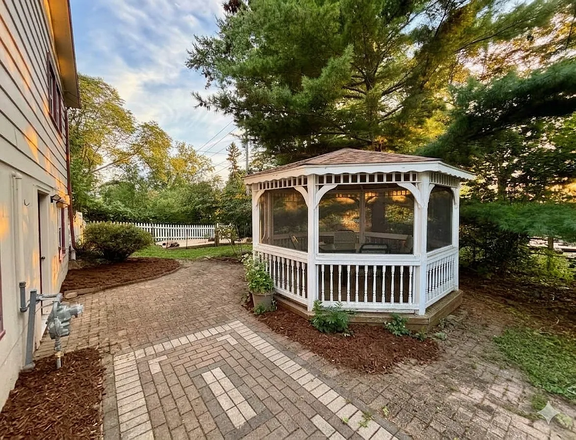 3 bed, 2.5 bath, 1648 sqft, $2,950 — Photo 3