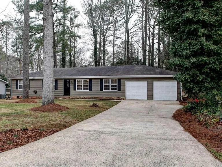 Shannon Ln — Photo 1