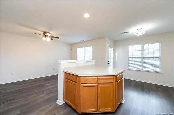 945 Pelican Bay Dr — Photo 5