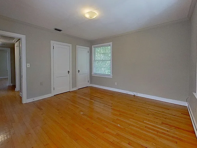 charming 2-bedroom, 1-bath upstairs rental — Photo 7