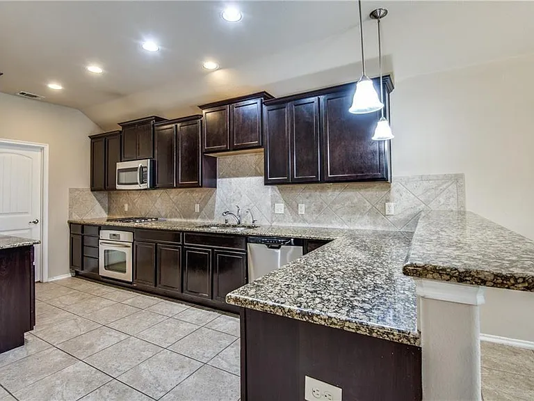 429 Roger Graves Cir — Photo 7