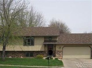 6208 W Silver Valley Dr, Sioux Falls, SD 57106