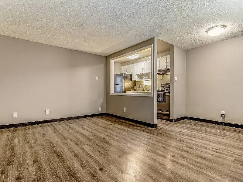 Bridge Square Apartments — Photo 4