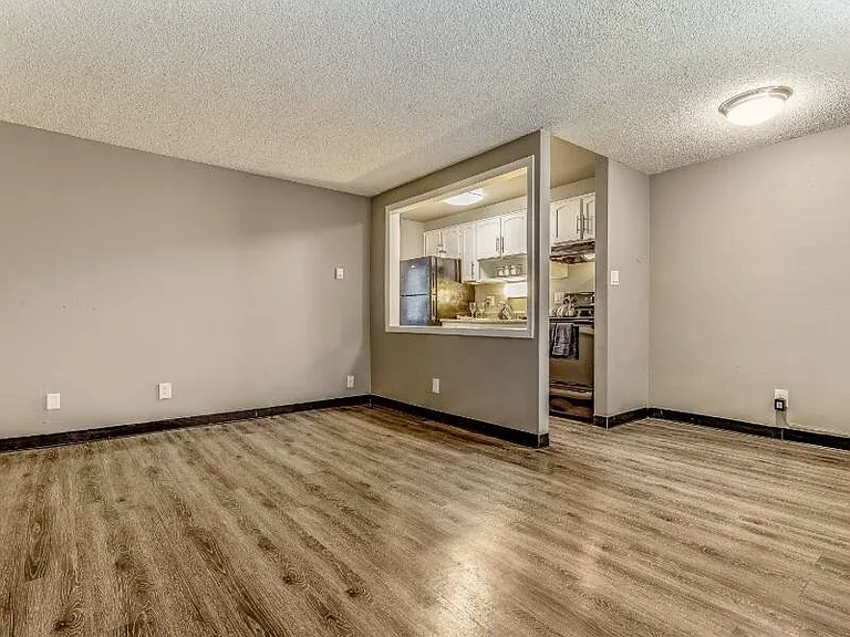 Bridge Square Apartments — Photo 4