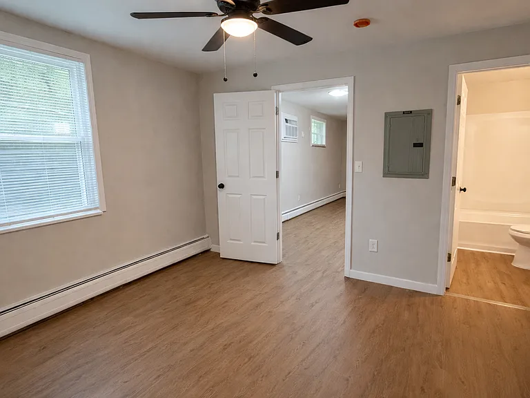 Large bedroom with ensuite bathroom and 2 spacious closets