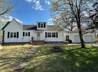 2 S High St, Butler, MO 64730