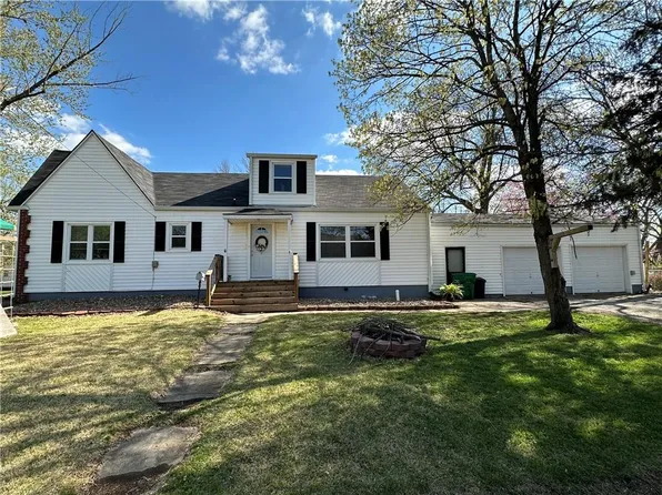 2 S High St, Butler, MO 64730