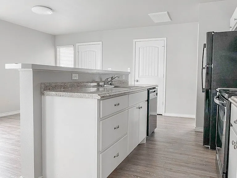 2406 Fir Ave — Photo 6