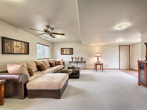 3rd image of 16404 E Eastland Ct
