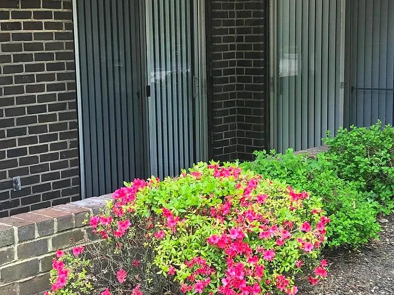 29 Stonehenge Cir #1 — Photo 3
