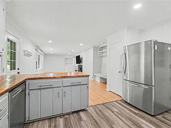 5th image of 100 Malvern Ct