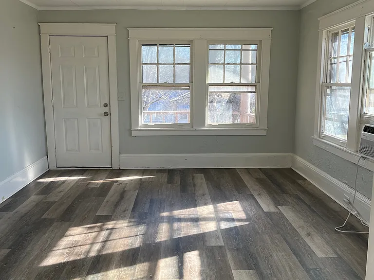 150 Woodlawn Dr — Photo 2