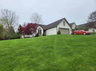 120 Willow Creek Ln, Rochester, NY 14622
