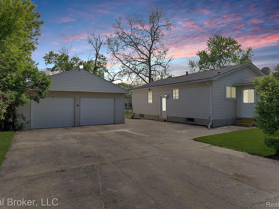1st image of 2098 E McLean Ave