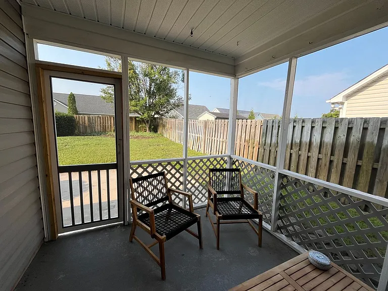 642 Hillside Dr — Photo 35