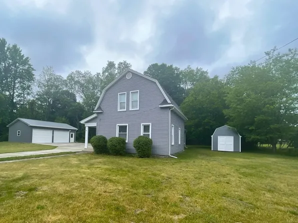 26 Davis St, Croswell, MI 48422