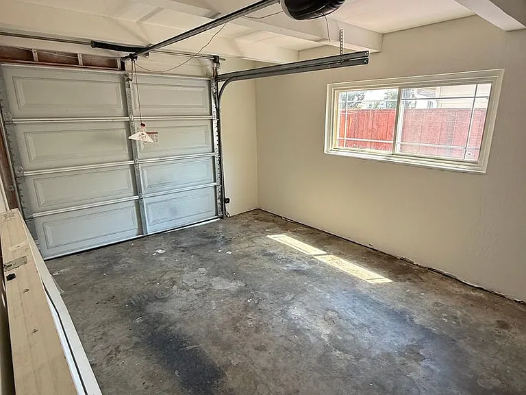 3893 Clough Ave — Photo 20