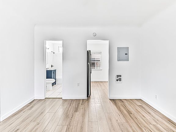 5th image of 636 Linden Ave APT 18