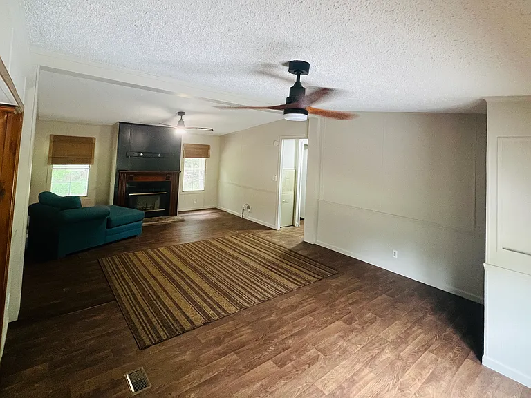 2652 Riverside Dr — Photo 3