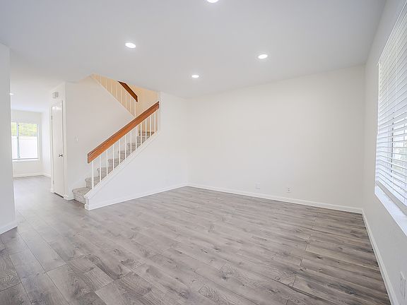 3rd image of 1619 Manzana Way
