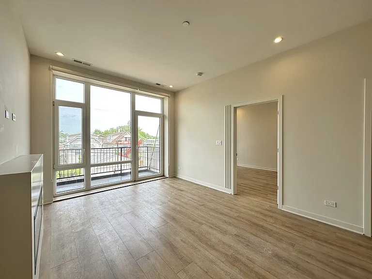 6340 W Belmont Ave #302 — Photo 9