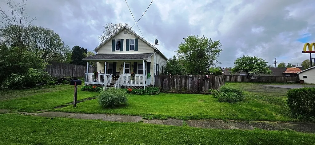 10 Putnam St photo 1