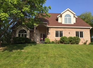 3305 44th Street Ct, Moline, IL 61265