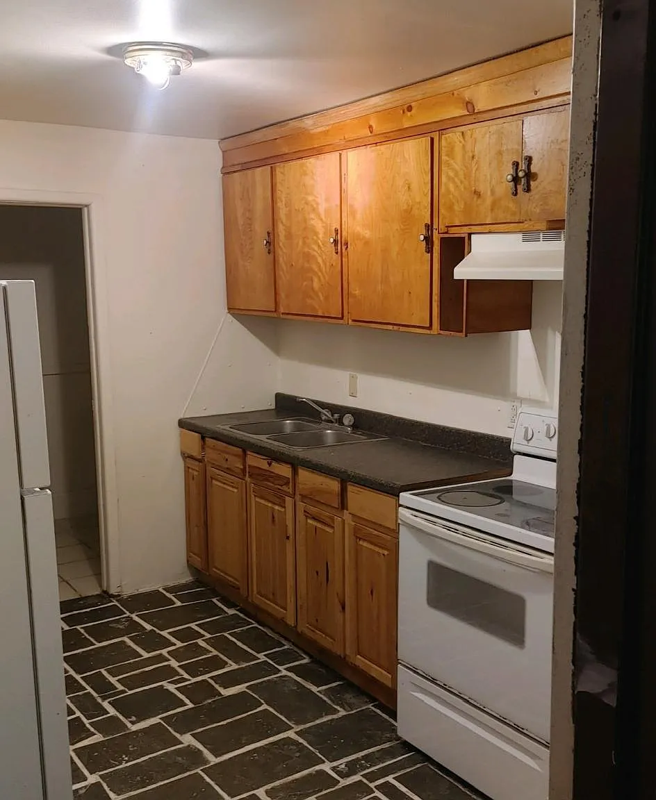 3 bed, 1200 sqft, $950 — Photo 1