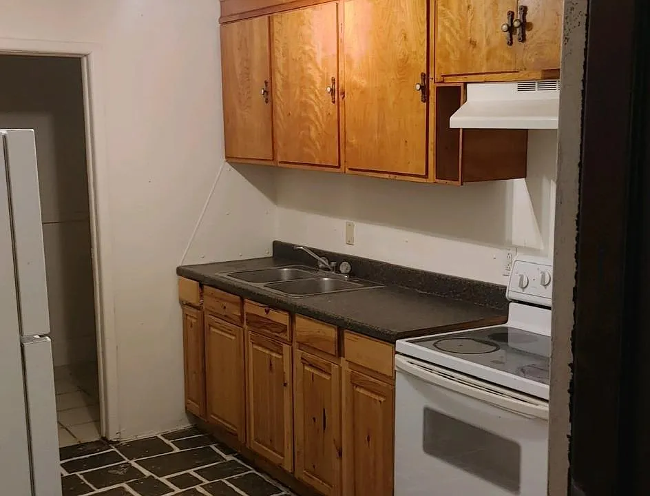 27 W Main St #4