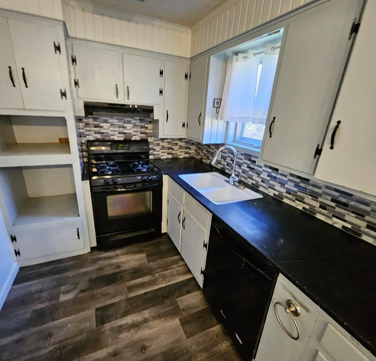 3 bed, 1356 sqft, $1,475 — Photo 2