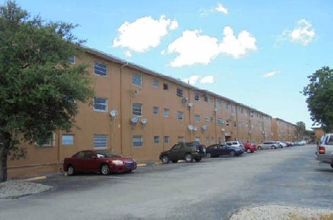 2nd image of 1330 W 54th St APT 225C