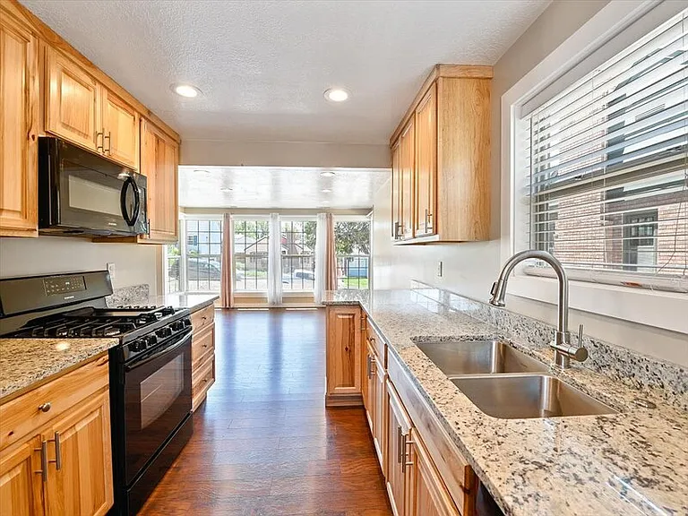 1245 E Harrison Ave — Photo 7