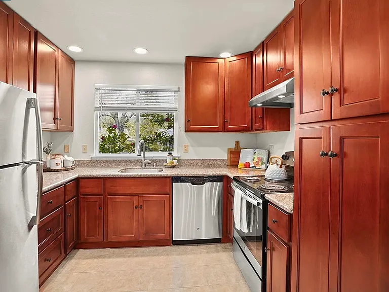 3609 Walnut St — Photo 8
