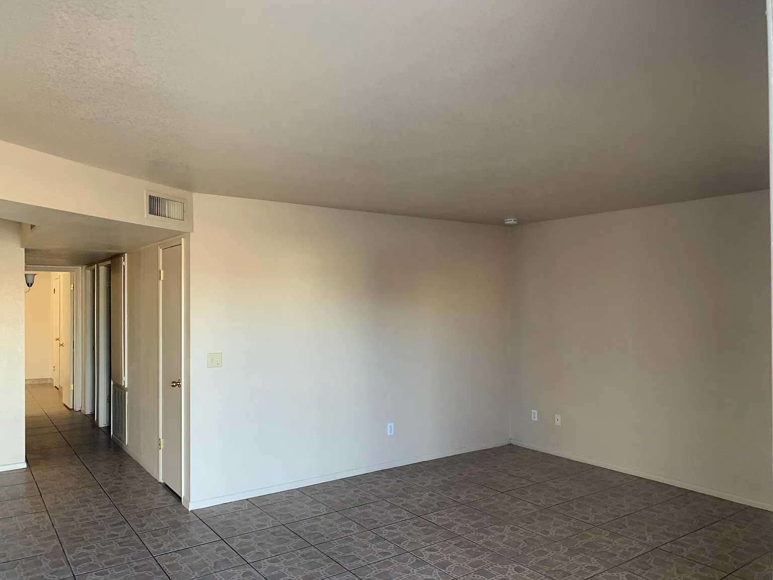 3 bed, 1144 sqft, $1,350 — Photo 2