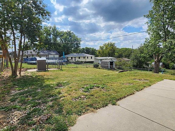 3rd image of 8505 Orchard Ave