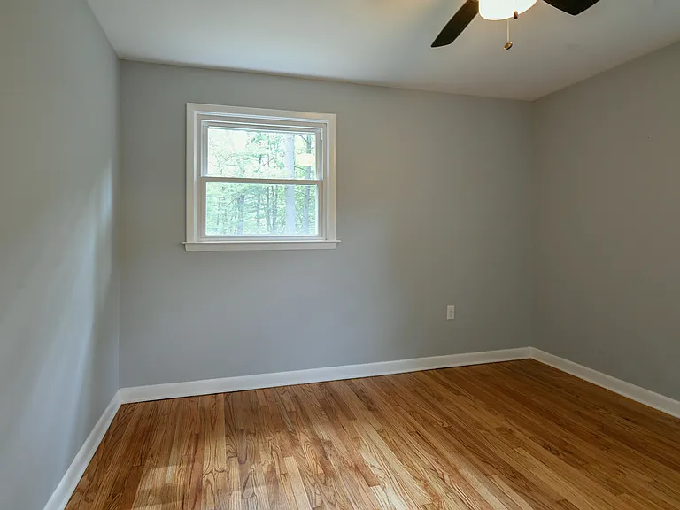 95 Riverside Dr — Photo 11