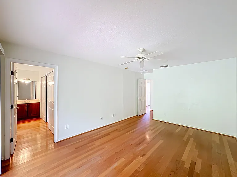 6416 Las Palmas Way — Photo 14