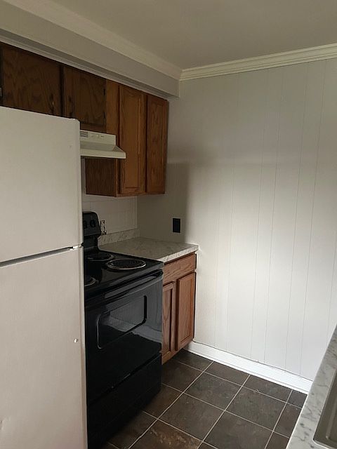 1st image of 114 W North E #114