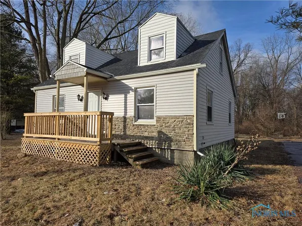 809 Saturn Dr, Toledo, OH 43615
